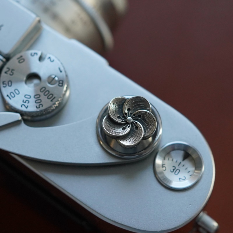 Przycisk migawki aparatu, sreb – Fujifilm Camera X100Vi recenzja i cena