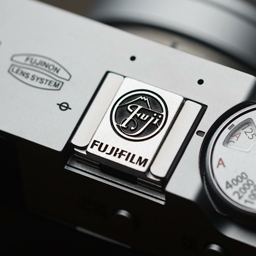 Osłona mocowania lampy błyskow – Fujifilm Camera X100Vi recenzja i cena